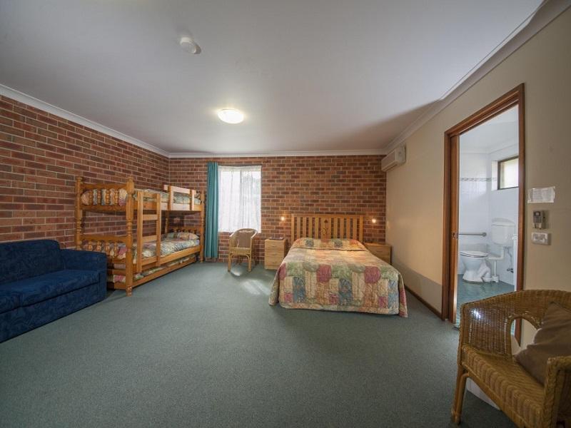 Denman Motor Inn Екстер'єр фото